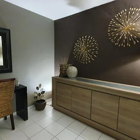 Melodie Garage Gratuit Apartment